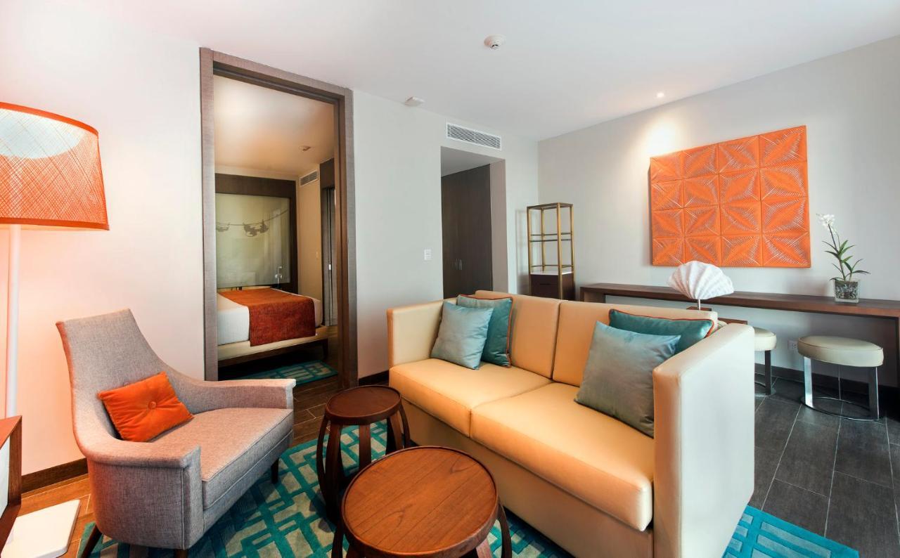 Nickelodeon Hotels & Resorts Punta Cana Kültér fotó A suite at the hotel