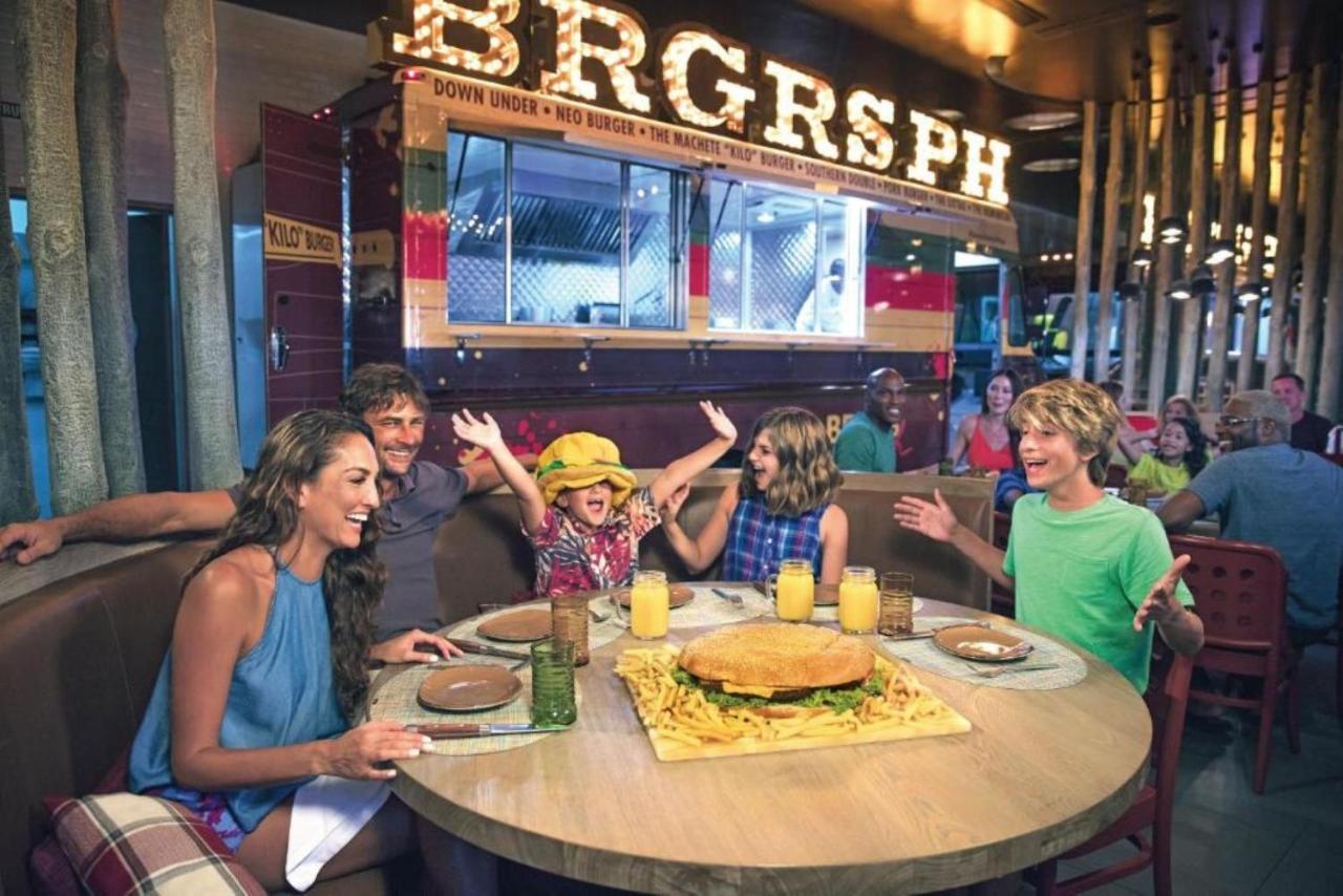 Nickelodeon Hotels & Resorts Punta Cana Kültér fotó Burger King restaurant