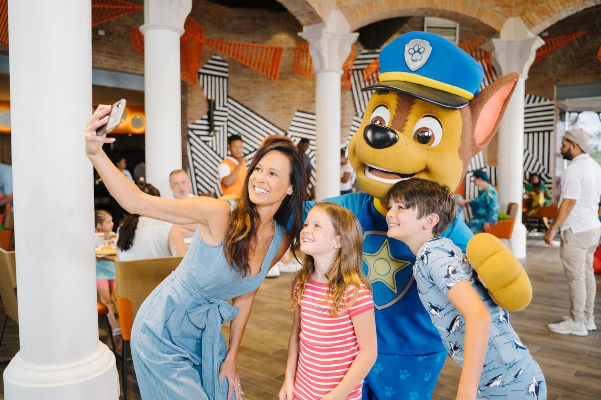 Nickelodeon Hotels & Resorts Punta Cana Kültér fotó Chase at the Nickelodeon Resort